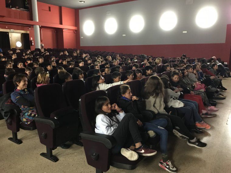 Els infants de les diferents escoles a l'Ateneu