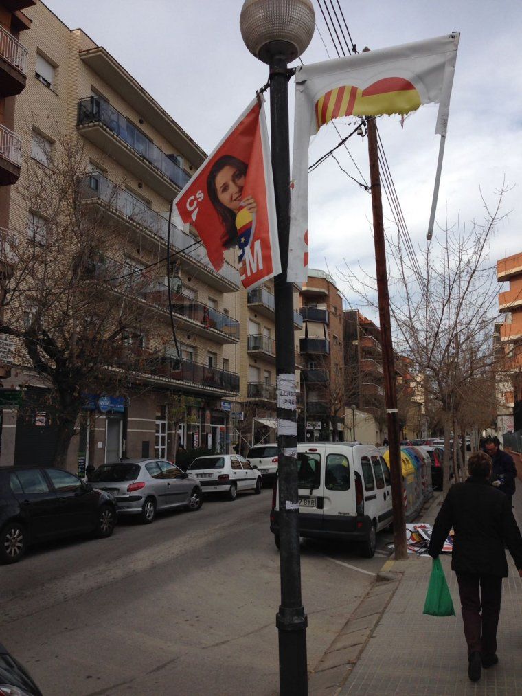 Les banderoles al passeig Cordelles