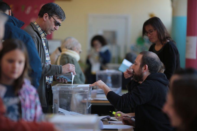 Les meses recollint vots