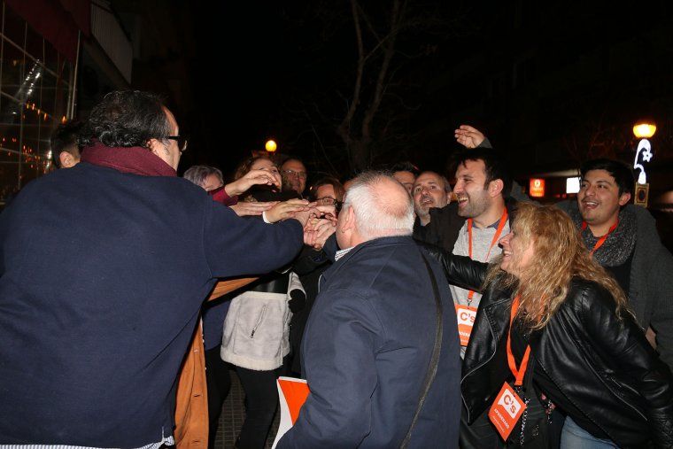 El grup local de Cs celebrant els resultats