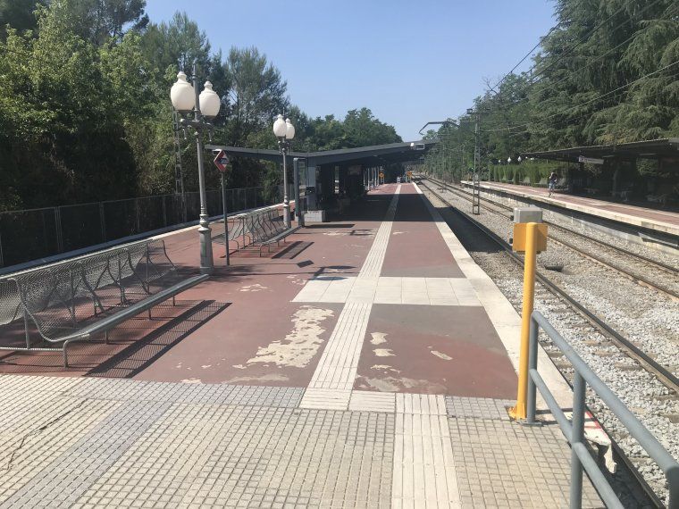 Andana de Sabadell a l'estació de Bellaterra