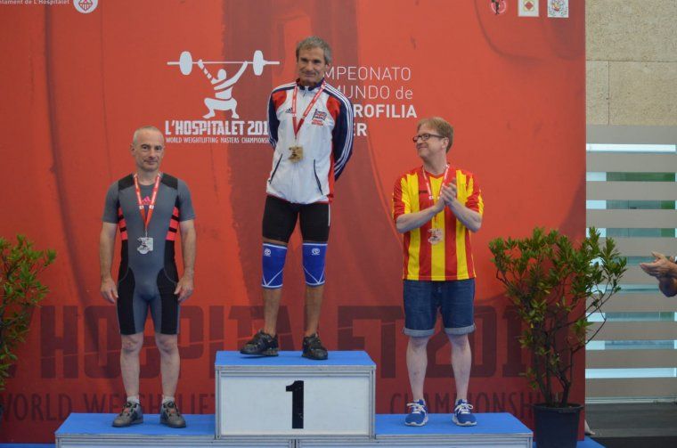 Roldán (a la dreta) en el podi del Mundial de Màster 2018