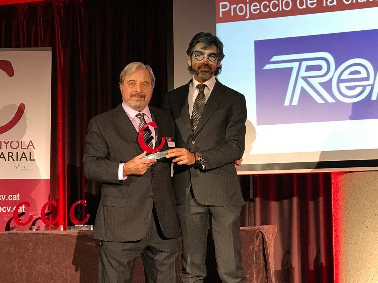 Josep Vigueras recull el premi que reconeix la tasca de l'empresa de material esportiu Reno