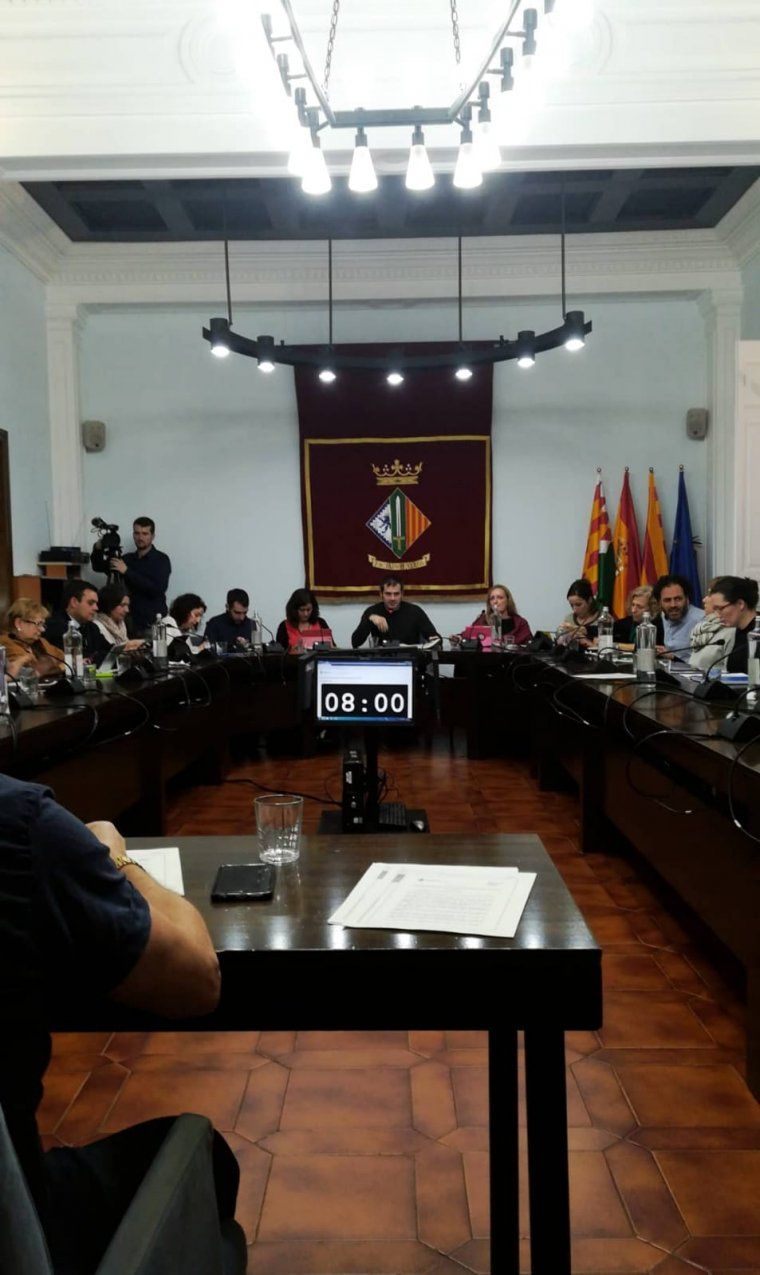 Ple municipal de Cerdanyola del Vallès durant la intervenció de Ramon Andreu, president de l'EMD de Bellaterra