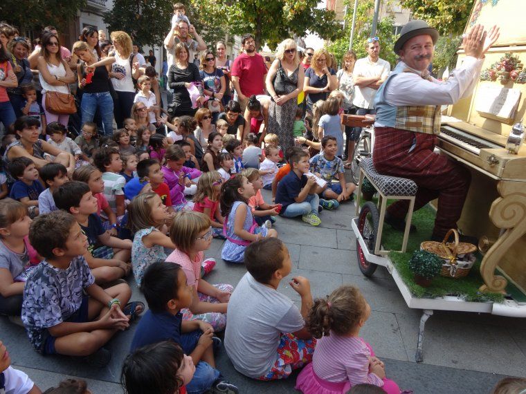 Bambalina organitza diferents festivals i espectacles al llarg de l'any