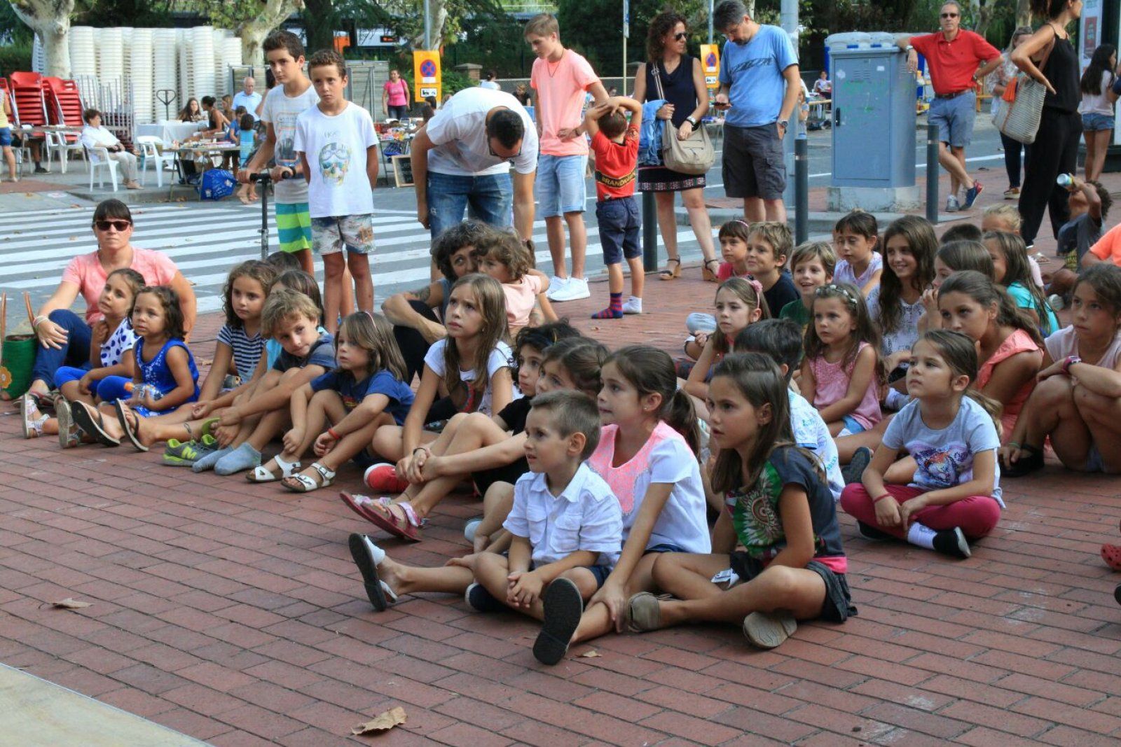 Infants gaudint d'un concert durant la Festa Major de Bellaterra el 2017. Foto: Arxiu