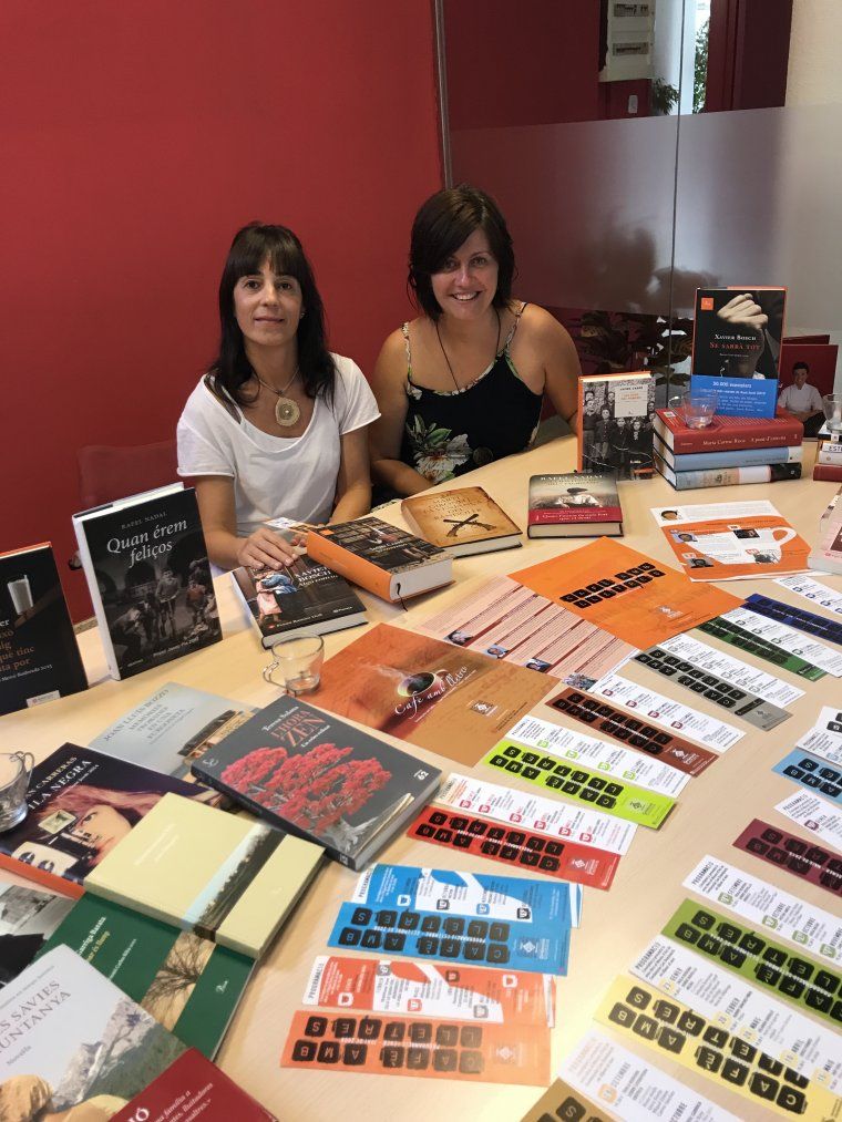 (d'esquerra a dreta) Cristina Ruedas, tècnica de cultura, i Elvi Vila, regidora