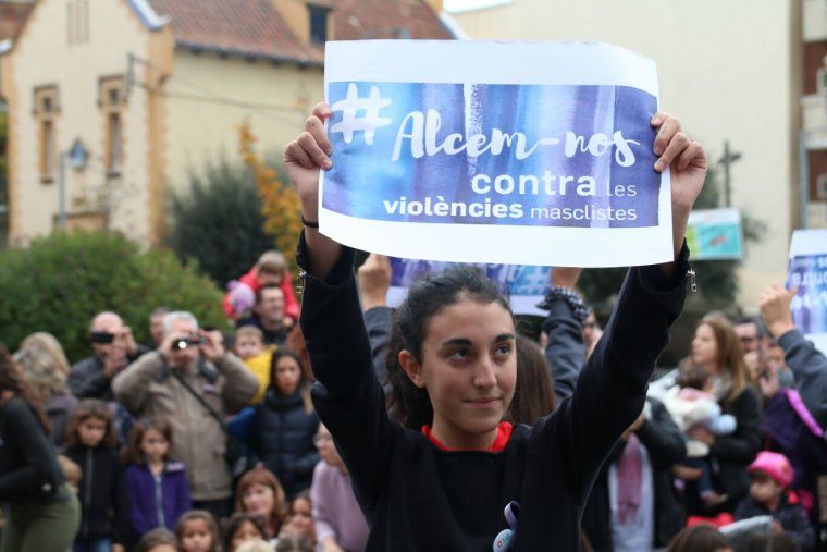 El lema l'any 2017 va ser "Alcem-nos contra les violències masclistes"