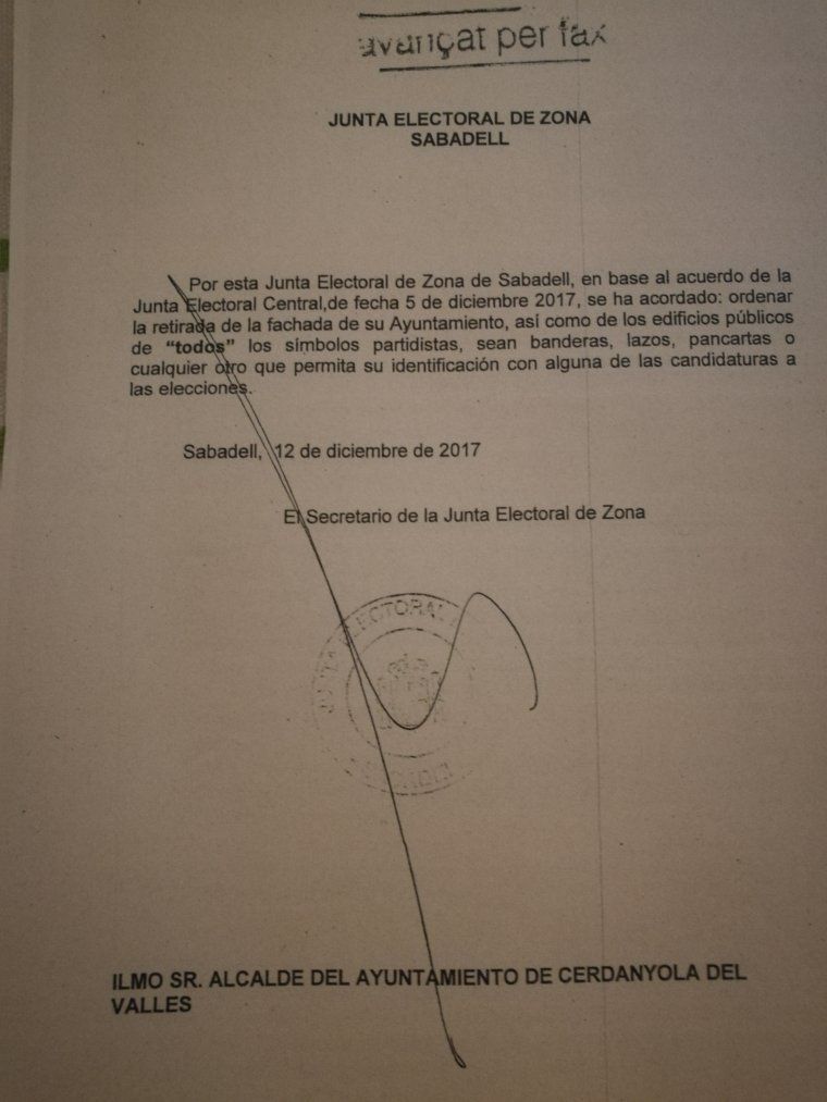 La Junta Electoral requereix treure la pancarta de l'Ajuntament de