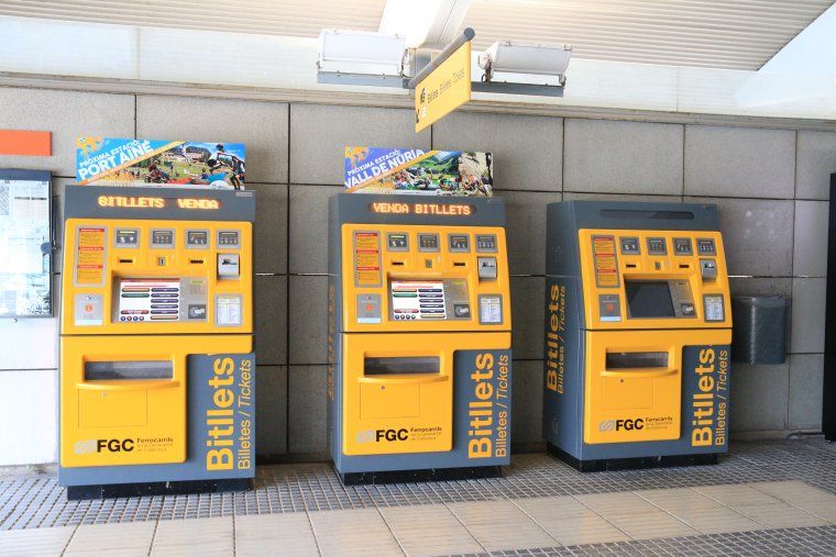 Màquines expenedores a l'estació dels FGC a la Universitat Autònoma de Barcelona Màquines expenedores a l'estació dels FGC a la Universitat Autònoma de Barcelona