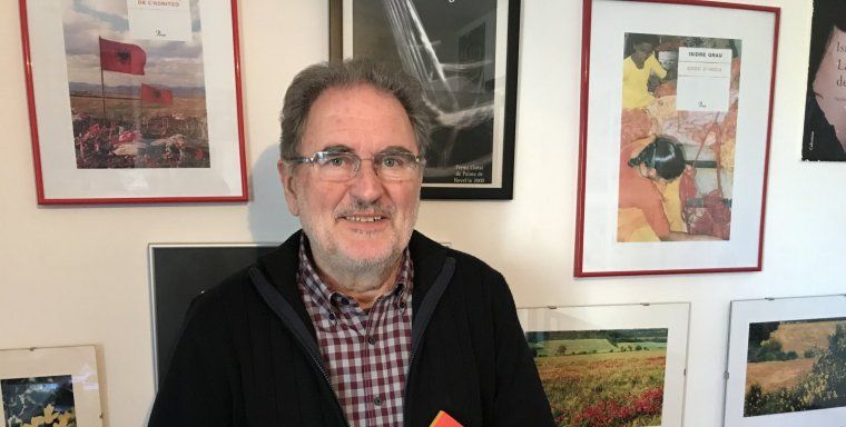 L'escriptor cerdanyolenc, Isidre Grau, al seu estudi