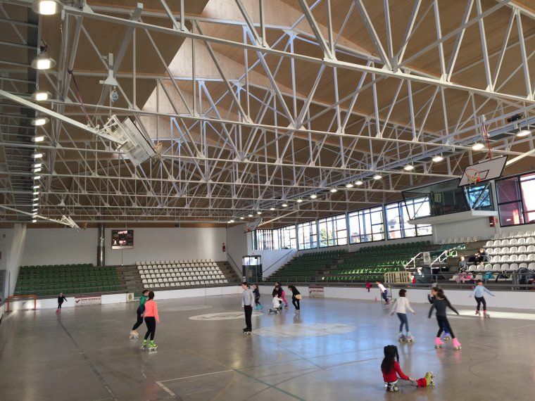 Imatge de l'interior remodelat del pavelló Can Xarau-Paco Arpide Imatge de l'interior remodelat del pavelló Can Xarau-Paco Arpide