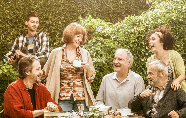 "Adossats" una comèdia de