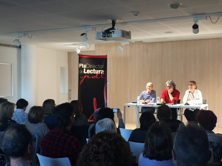 Moment de la presentació del llibre de Toni Àlvaro a la Biblioteca el 18 d'abril