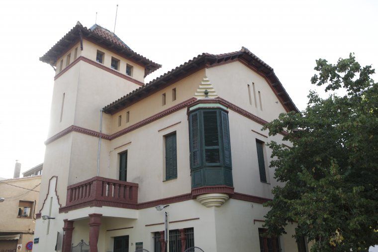 Edifici de l'Escola de Música Aulos a la plaça de Jaume Grau i Altayó, coneguda popularment com la plaça de la música. FOTO: Arxiu TOT