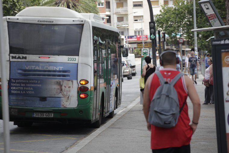 Un autobús a Cerdanyola. FOTO: Artur Ribera 