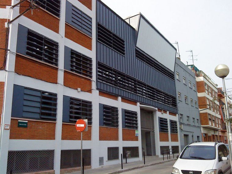 Façana de l'Escola Municipal La Sínia