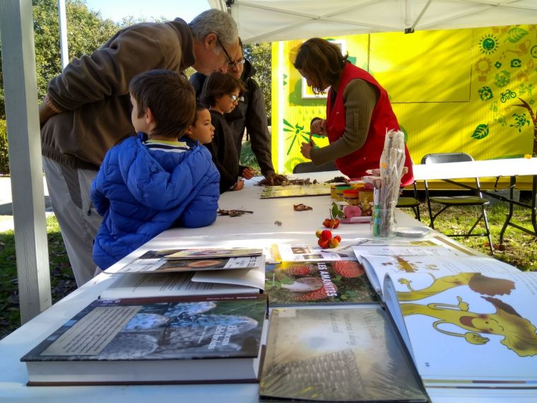 Un taller de la Jugatecambiental previ a la pandèmia. FOTO: Arxiu