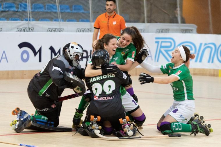 Les jugadores del Cerdanyola CH celebrant el pas a la final