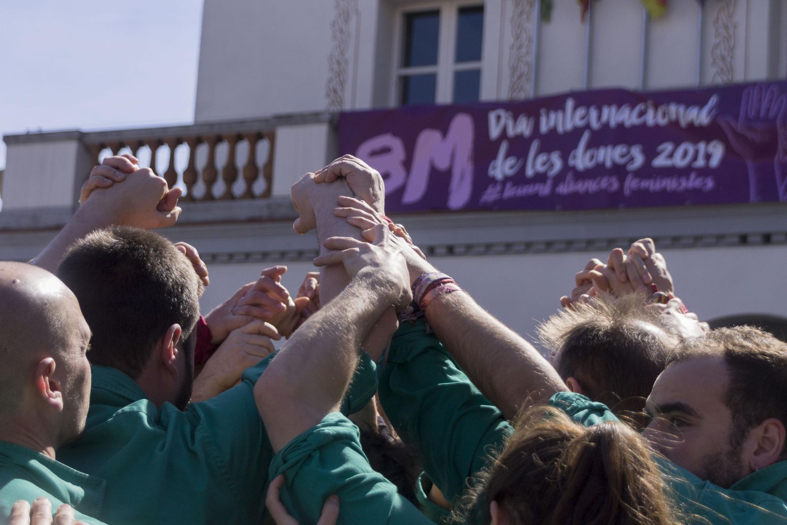 Les imatges de 'Teixint aliances feministes' en honor al 8M