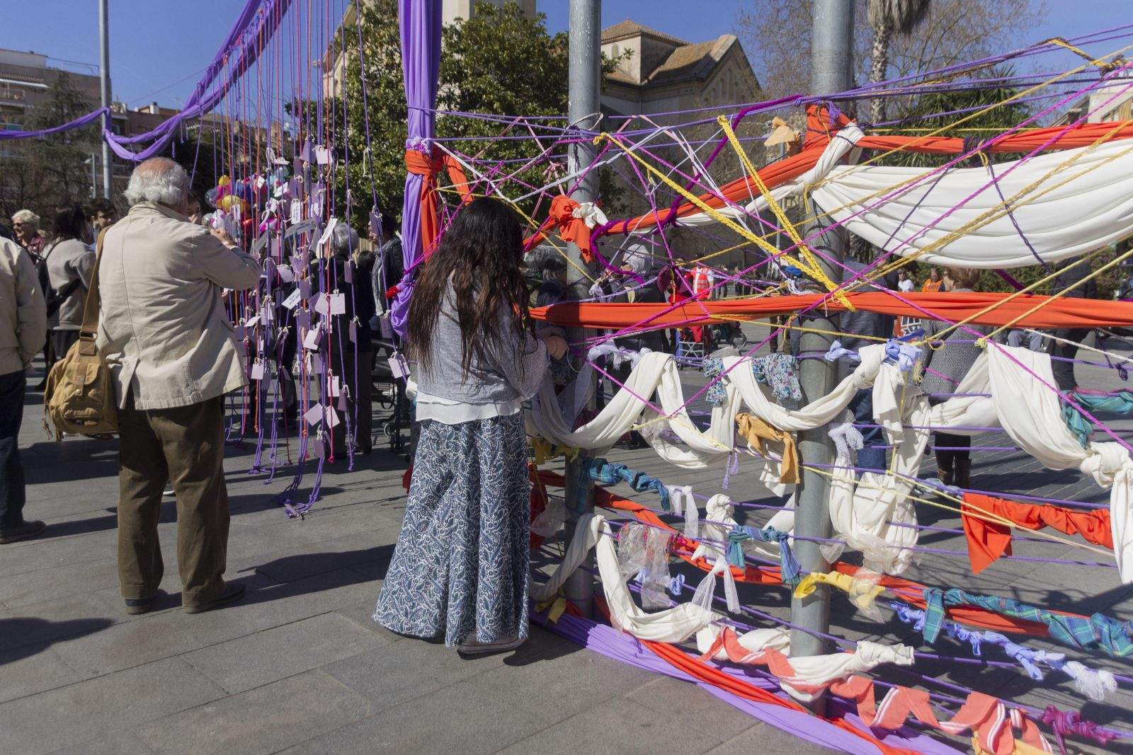 Les imatges de 'Teixint aliances feministes' en honor al 8M