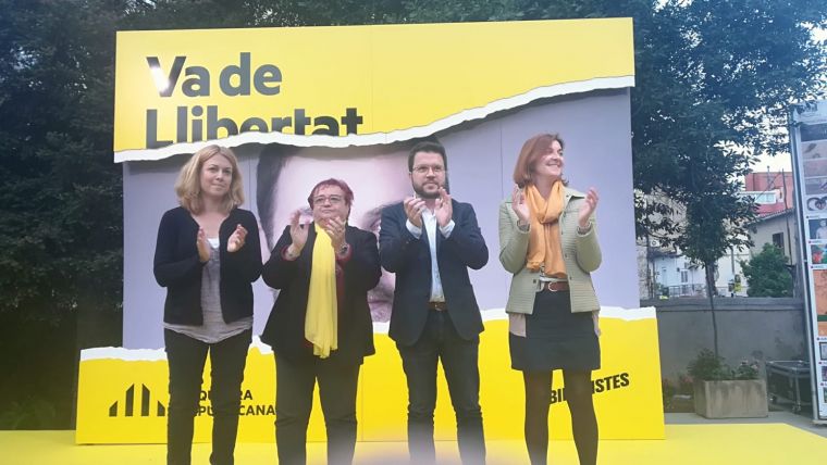 D'esquerra a dreta: Helena Solà, Ana Surra, Pere Aragonès i Carlonia Telechea