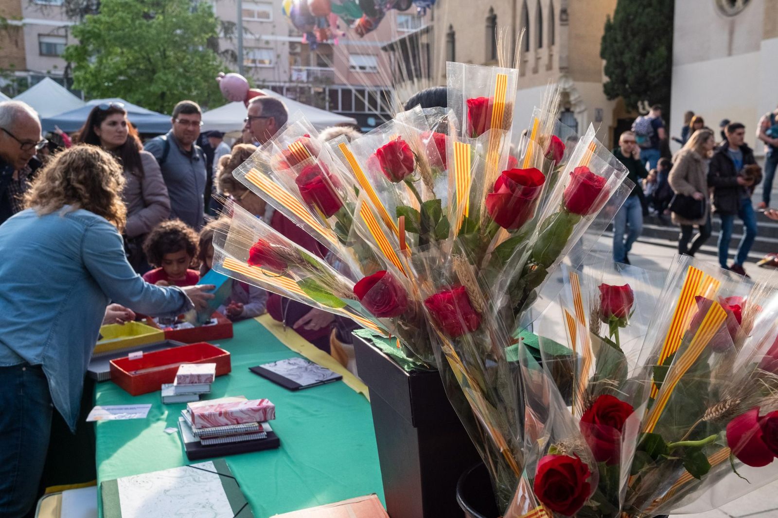 Sant  Jordi s'adapta a la pandèmia. FOTO: Arxiu Sant  Jordi s'adapta a la pandèmia. FOTO: Arxiu