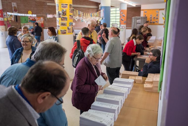 Les imatges de les eleccions 28A a Cerdanyola del Vallès