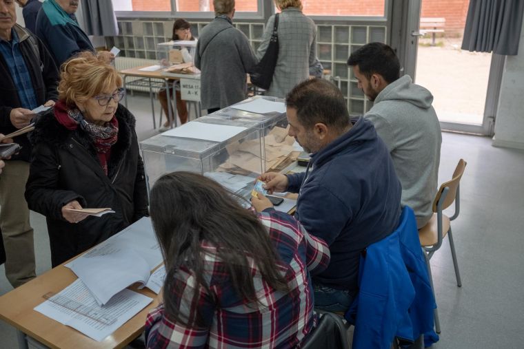 Les imatges de les eleccions 28A a Cerdanyola del Vallès