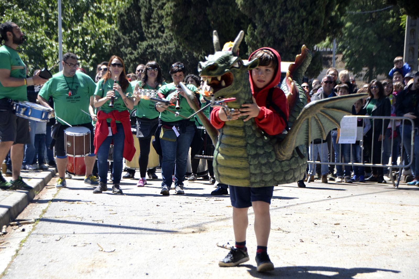 La cercavil·la de les bèsties de foc al Roser de Maig 2019