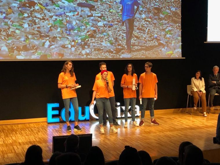 Els alumnes de 4t d'ESO de l'institut Pere Calders presentat el seu projecte 'Orange Plate'