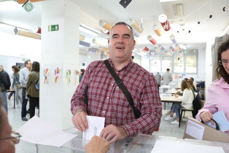 José Ángel Carrey vota en secret per primera vegada en unes Municipals