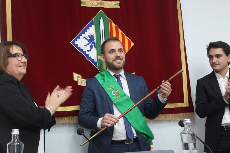 Carlos Cordón en el moment de ser investitat alcalde de Cerdanyola. FOTO: Mónica GM