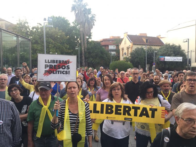 Concentració davant de l'Ajuntament