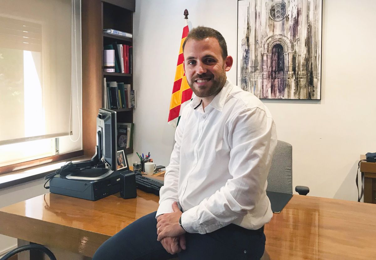 Carlos Cordón al despatx d'alcaldia de l'Ajuntament de Cerdanyola en una imatge d'arxiu.