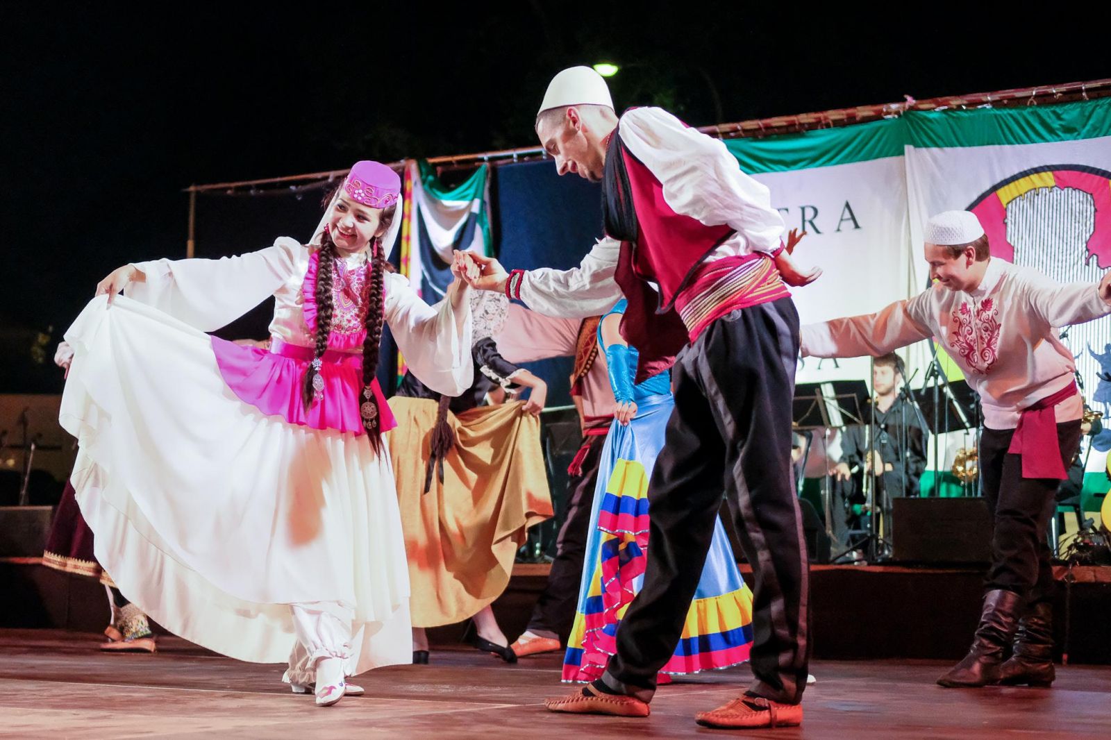 Ballada Central de la 36a Mostra Internacional de Dansa Popular Ballada Central de la 36a Mostra Internacional de Dansa Popular