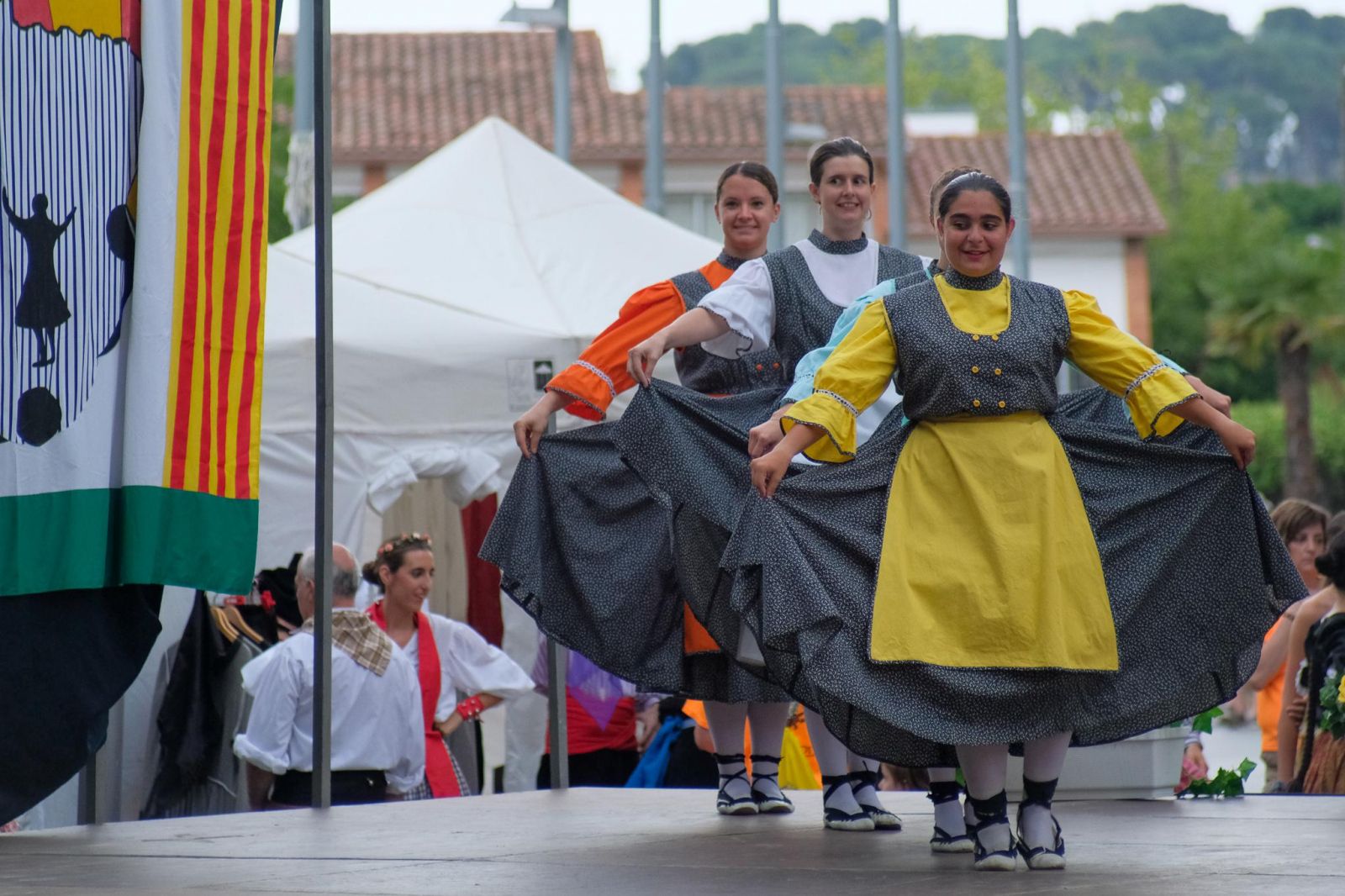 Tarda de Danses Catalanes de la 36a Mostra Internacional de Dansa Popular Tarda de Danses Catalanes de la 36a Mostra Internacional de Dansa Popular