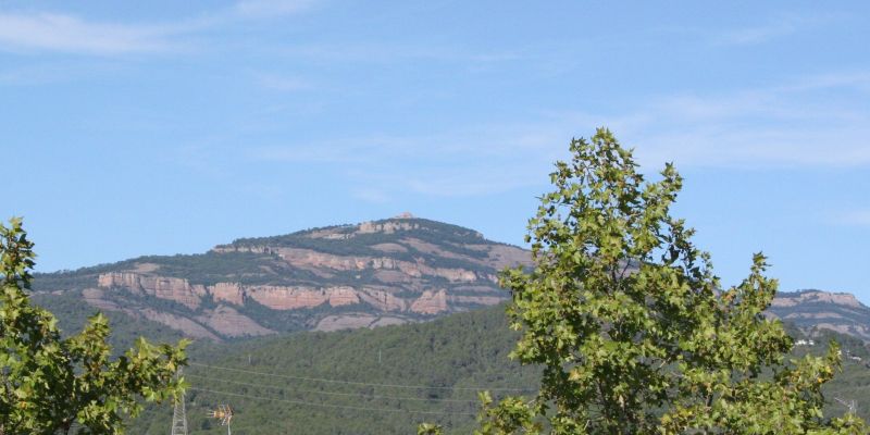 La Mola, des dels peus de la muntanya. FOTO: Cedida La Mola, des dels peus de la muntanya. FOTO: Cedida