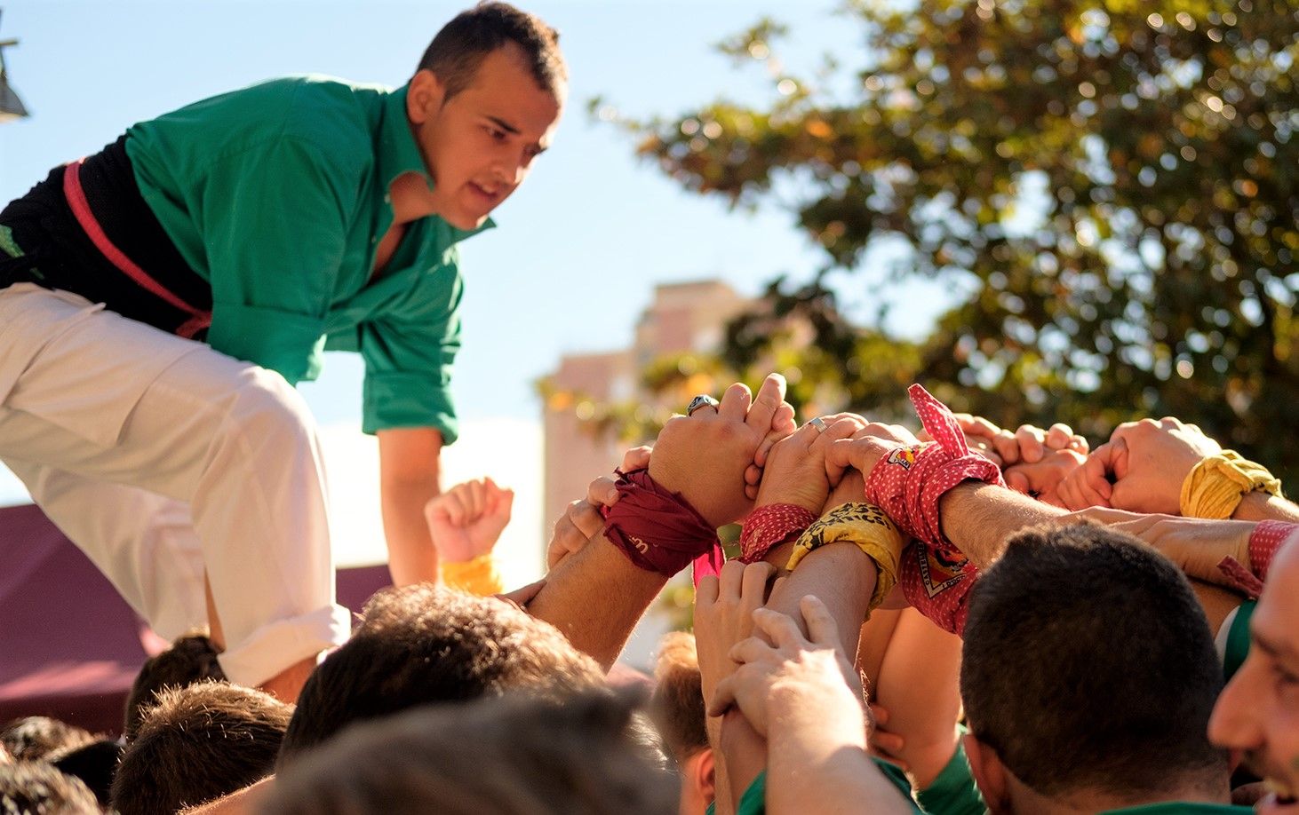 Martí Darka, a l'esquerra de la fotografia, és el nou cap de colla dels Castellers de Cerdanyola des de gener de 2019 | Foto: Ale Gómez