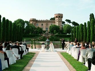 A l'actualitat, sovint s'hi celebren casaments | castelldesantmarçal.com