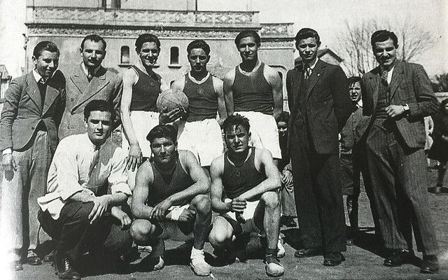 Equip de Basquet de la Uralita, anys 40   (TOT Cerdanyola, 290)   Cedida per Joan Tomàs