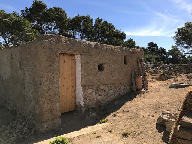 Casa reconstruïda in situ al jaciment del Turó Rodó | Patrimoni Lloret de Mar