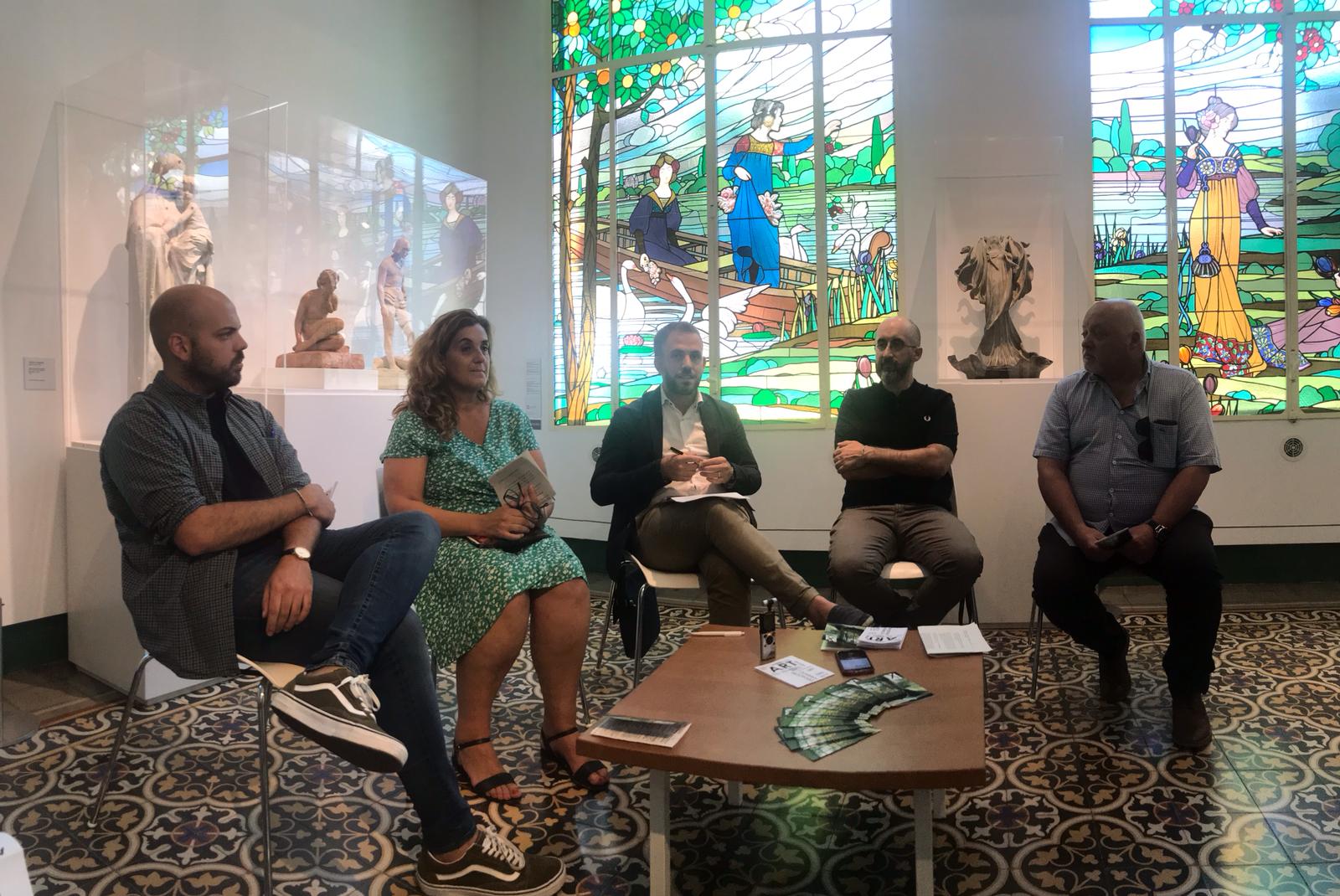 Txema Romero, la regidora de cultura Pepi Rivera, l'Alcalde Carlos Cordón i els tècnics Quim Modenes i Santi Morera en la presentació de la programació del 10è aniversari del MAC | Cedida