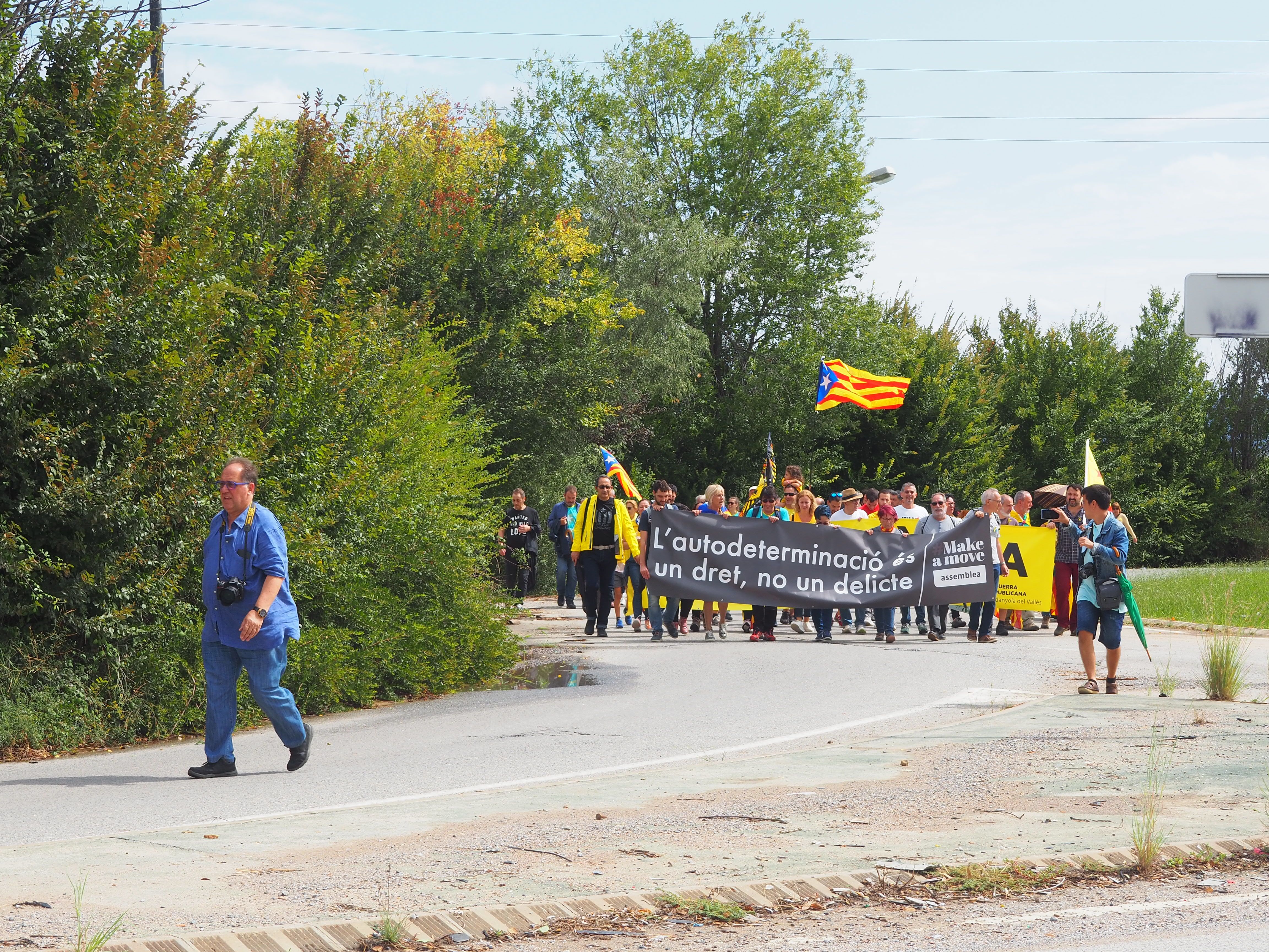 La manifestació ha arribat fins al pont de la UAB