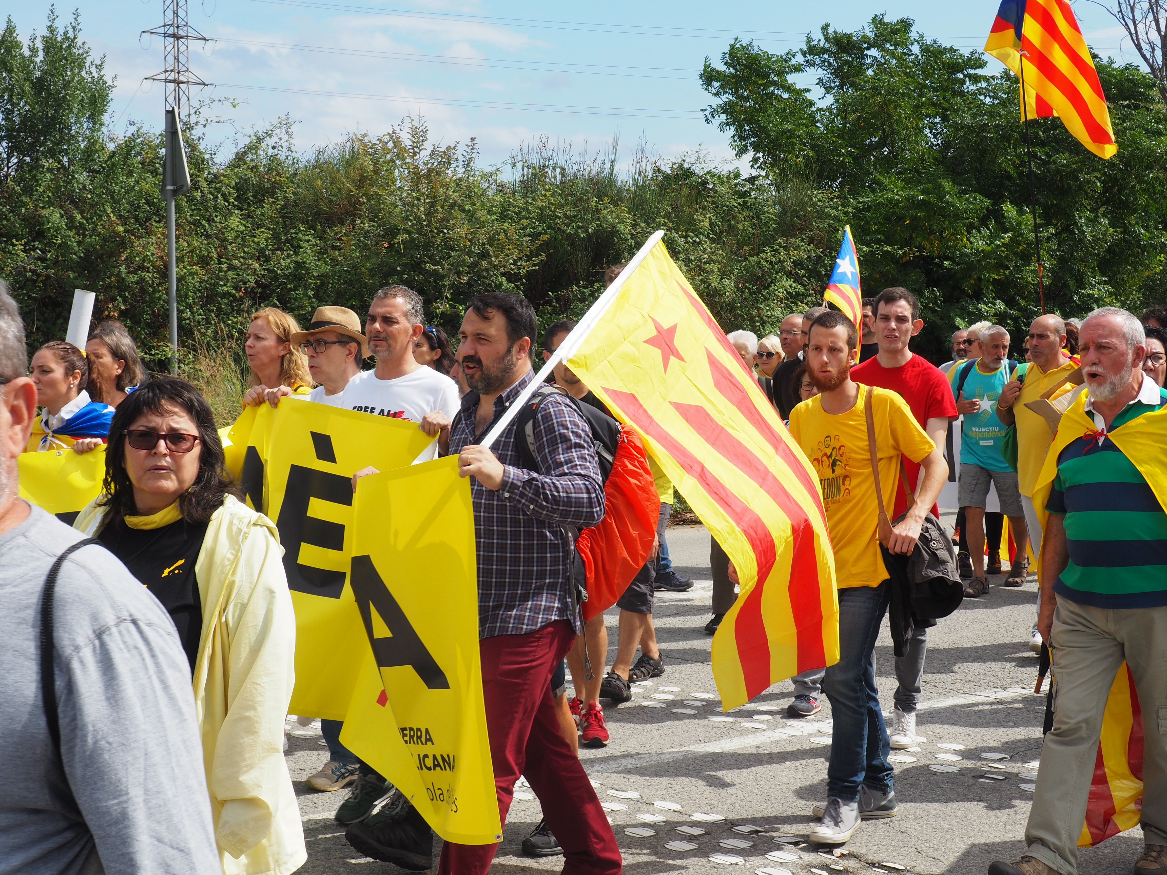 La manifestació ha arribat fins al pont de la UAB