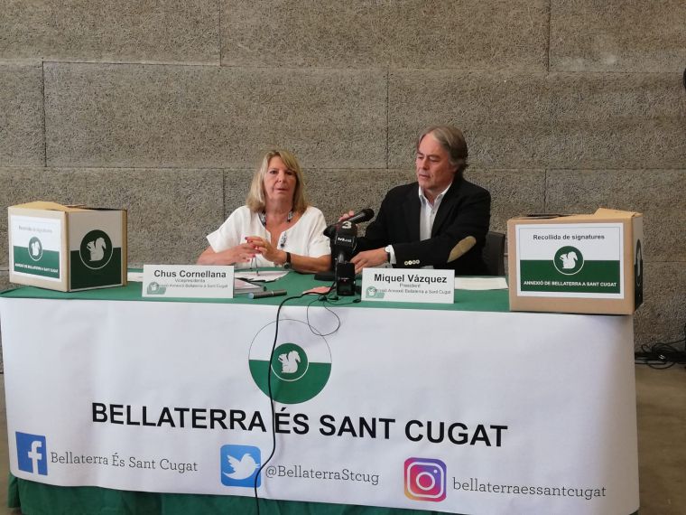 La vicepresidenta, Chus Cornellana, i el president, Miquel Vázquez, durant una roda de premsa de 'Bellaterra és Sant Cugat' l'any 2019. FOTO: Bellaterra Diari