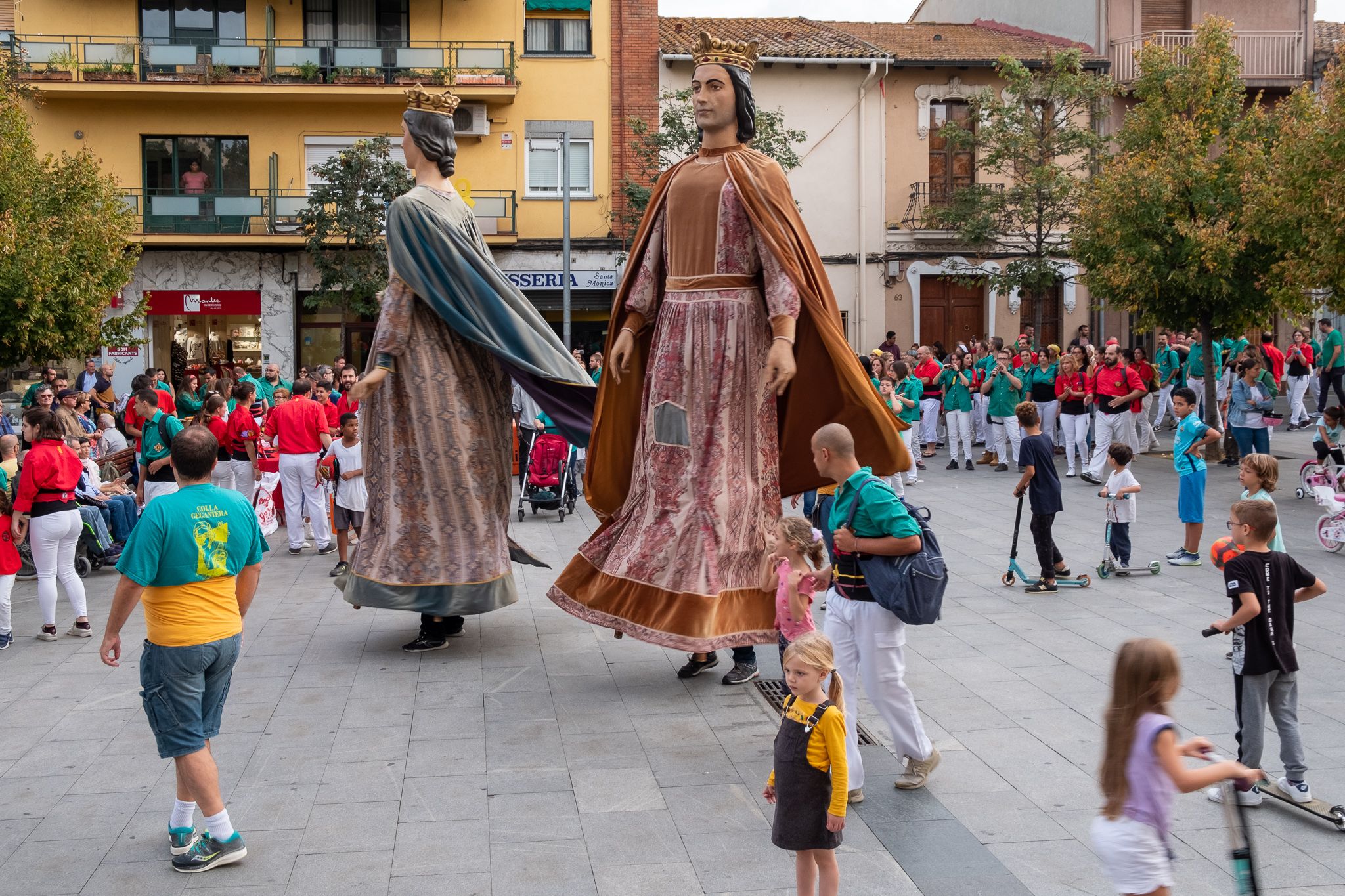 Cercavila amb els Gegants. FOTO: Ale Gómez