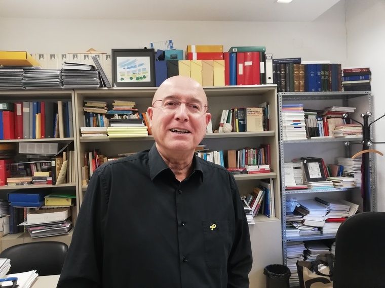Joan Manuel Tresserras, al seu despatx de la Facultat de Comunicació de la UAB | TONI ALFARO
