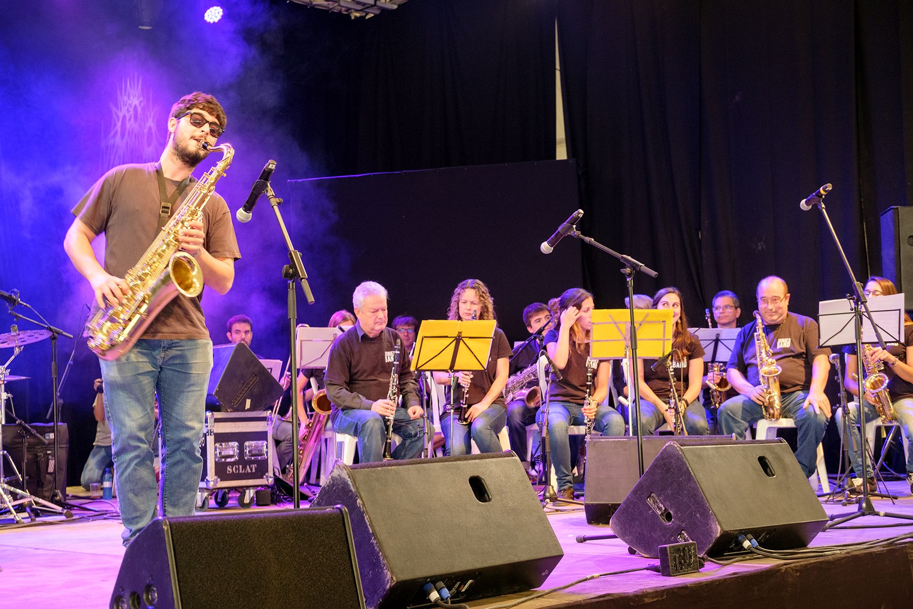 Actuació musical a la carpa de la plaça de Sant Ramon. FOTO: Ale Gómez