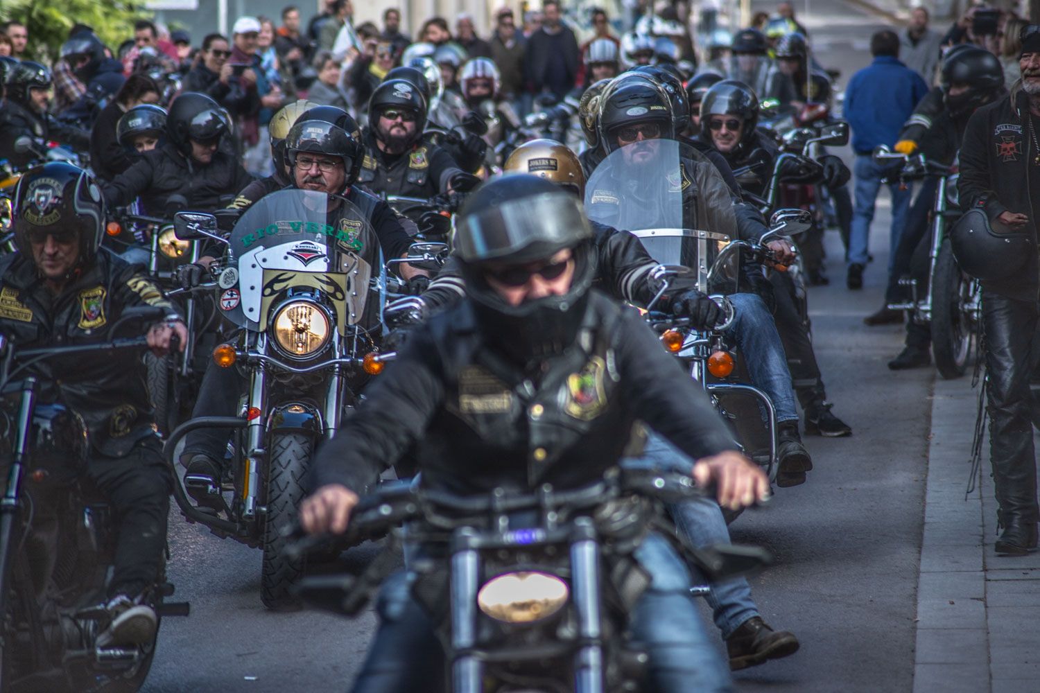 Cercavila de motos. Foto: Adrián Gómez